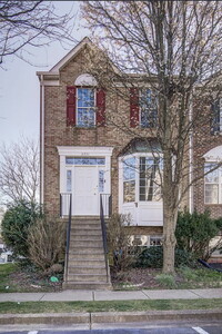 Building Photo - 4BD/3.5BA:  Spacious End Unit, Brick Townhome at the Knolls in Crofton.
