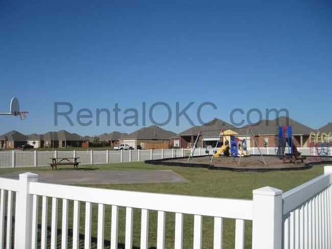 Building Photo - Great Liberty Trails 3 bed corner lot