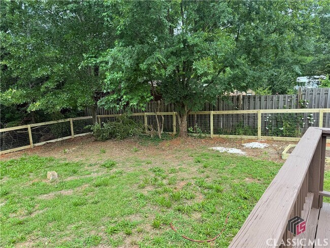 Building Photo - 180 Oak Dr