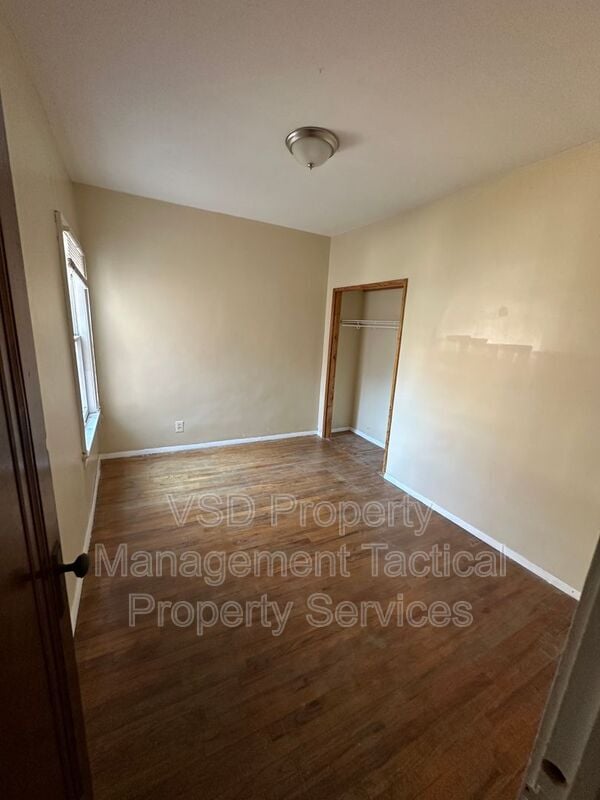 Building Photo - 3289 E 143rd St