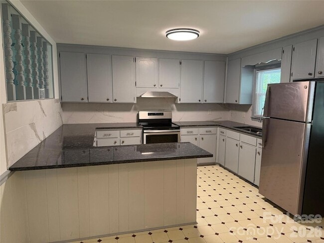 Building Photo - 3215 Waxhaw Hwy