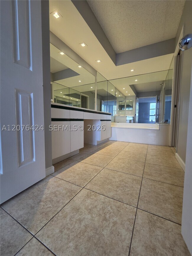 Building Photo - 3530 Mystic Pointe Dr