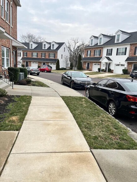 Building Photo - 4461 Riverview Ln