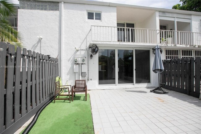 Building Photo - 2714 NE 8th St