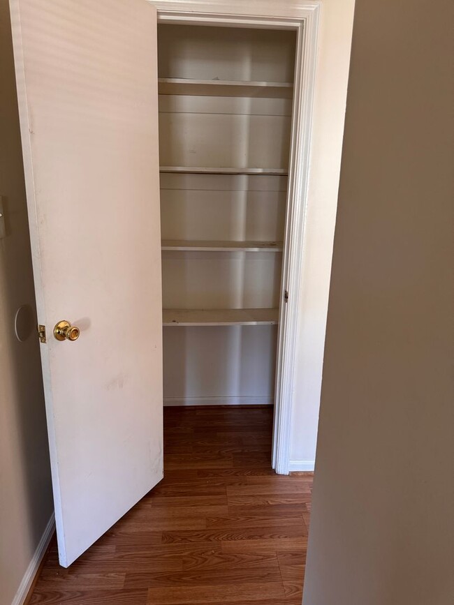 Building Photo - 3 Bedroom || 2.5 Bathroom Townhouse