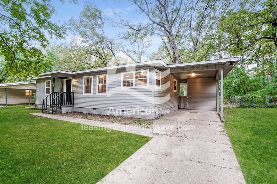 Building Photo - 3027 Woodside Dr