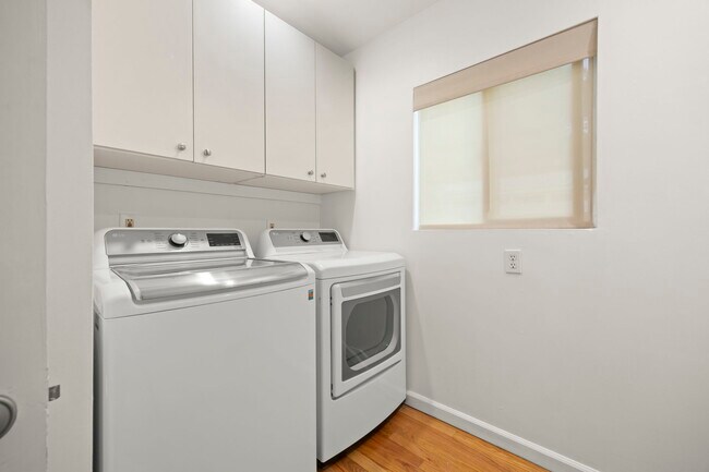 Building Photo - 701 Canada St