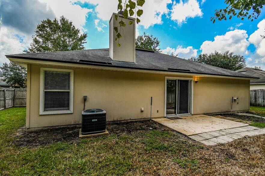 Building Photo - 14036 Crestwick Dr W