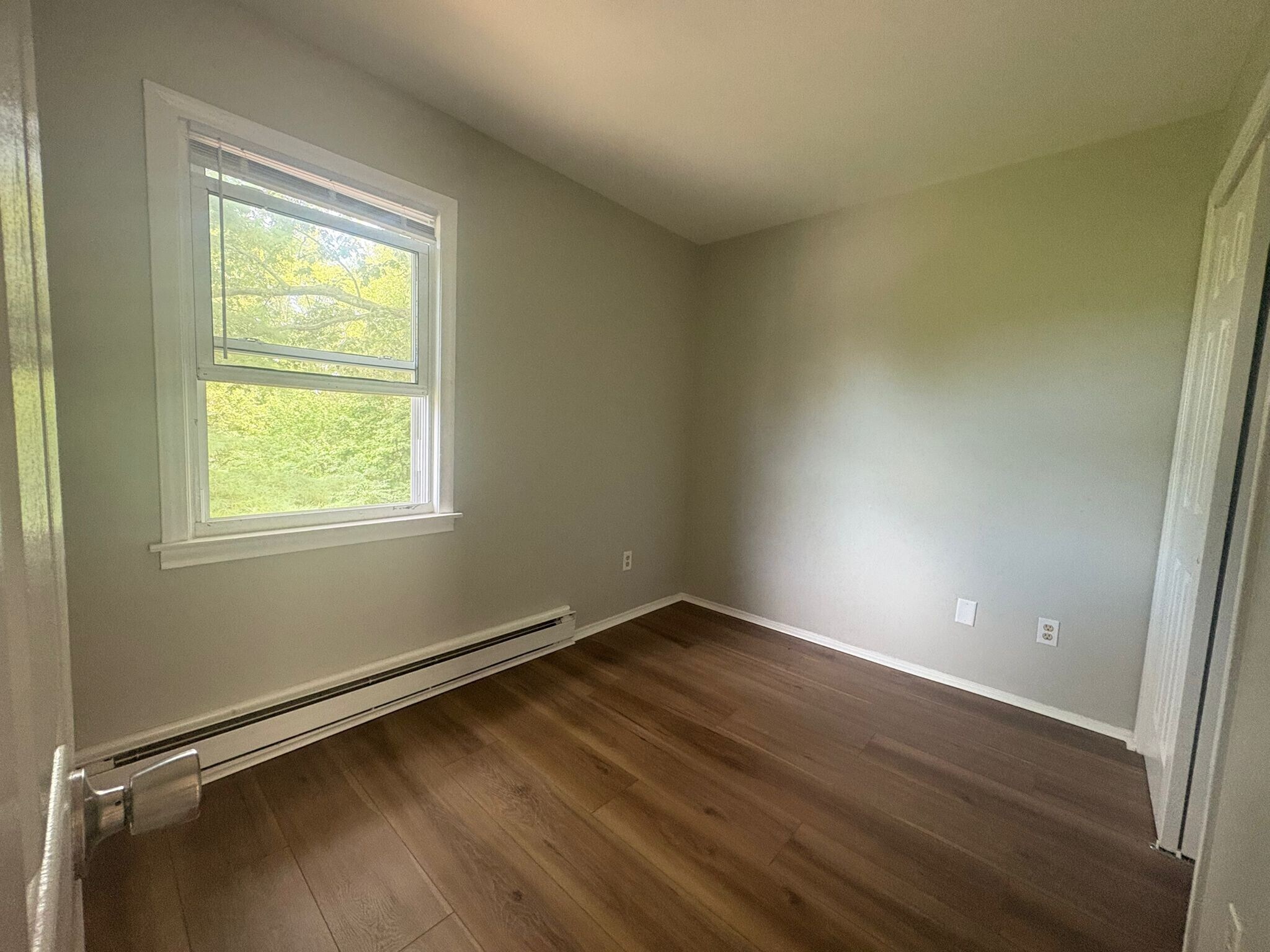 Building Photo - 220 Glen Haven Rd