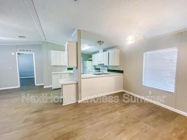 Building Photo - 608 Bee Bee Dr