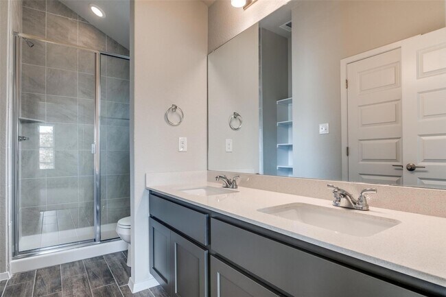 Building Photo - 140 Shugart St