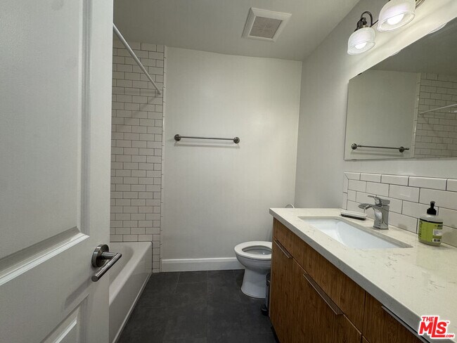 Building Photo - 1601 Veteran Ave