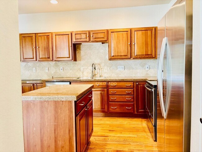 Building Photo - 8512 S Lewis Way
