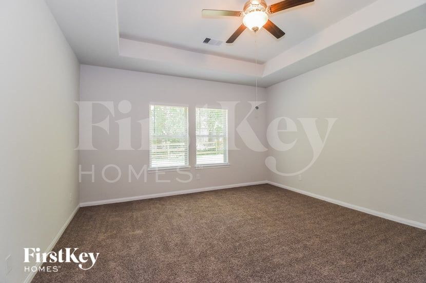 Building Photo - 317 Lk Wy Cir