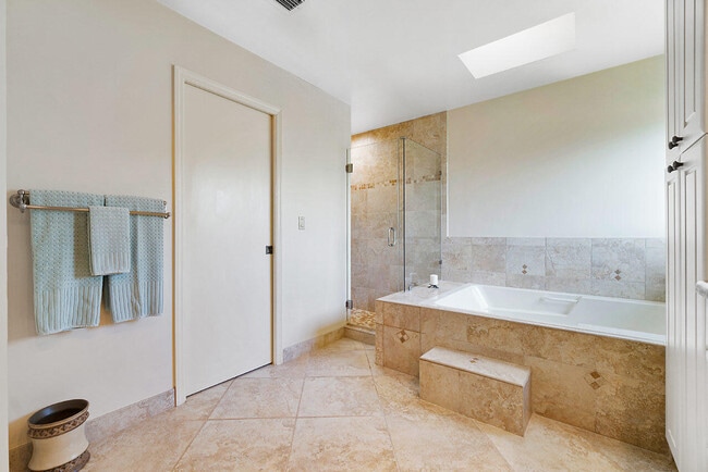 Building Photo - 5107 N Ocean Blvd