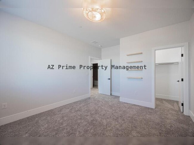 Building Photo - 142 E Hearne Way