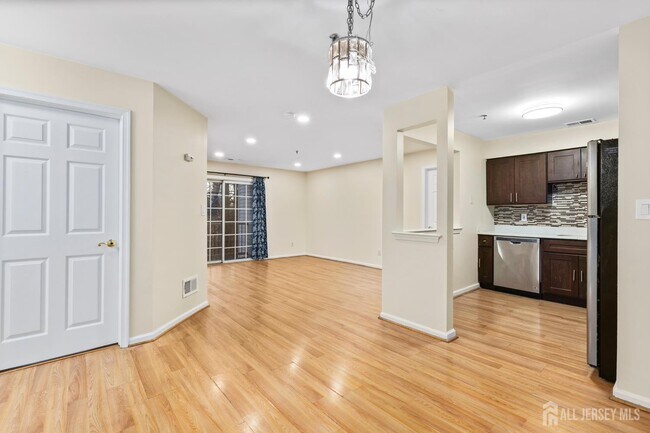 Building Photo - 828 Waterford Dr