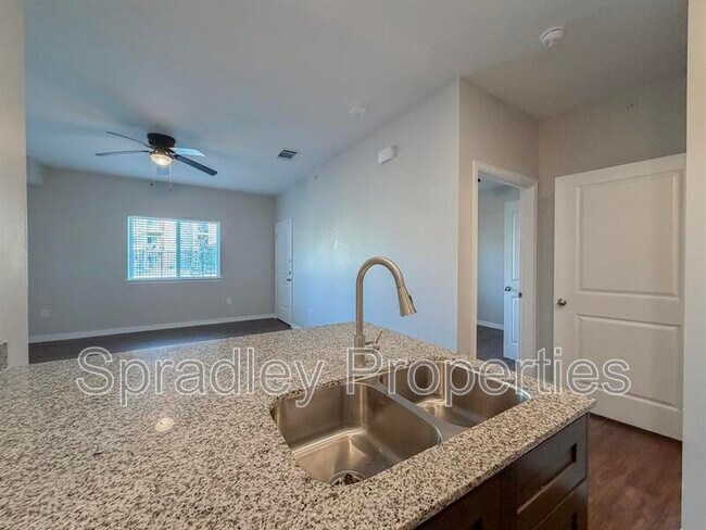 Building Photo - 1124 W Ave O