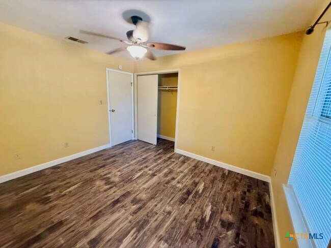 Building Photo - 103 Crestview Dr