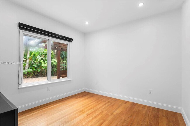 Building Photo - 3945 Loquat Ave