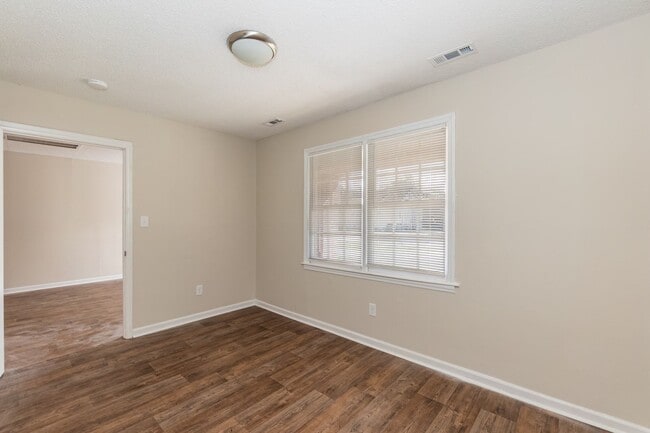 Building Photo - S Pine St