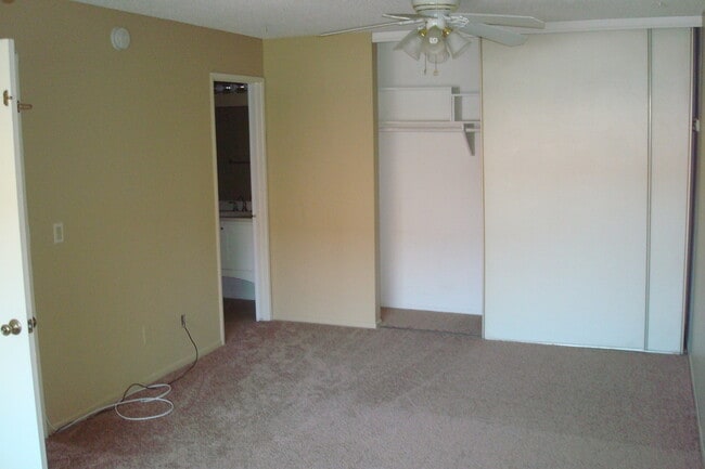 Building Photo - 3 bedroom 2 bath in great neighborhood in ...