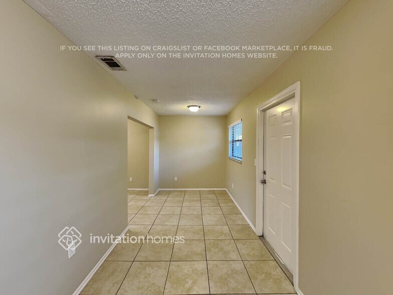 Building Photo - 2302 Windsor Oaks Ave