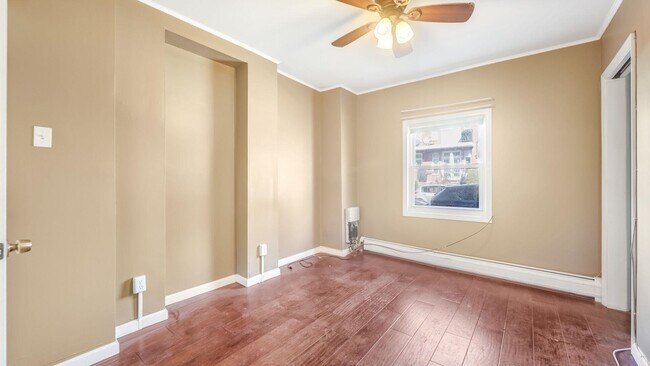 Building Photo - 49 Coles St