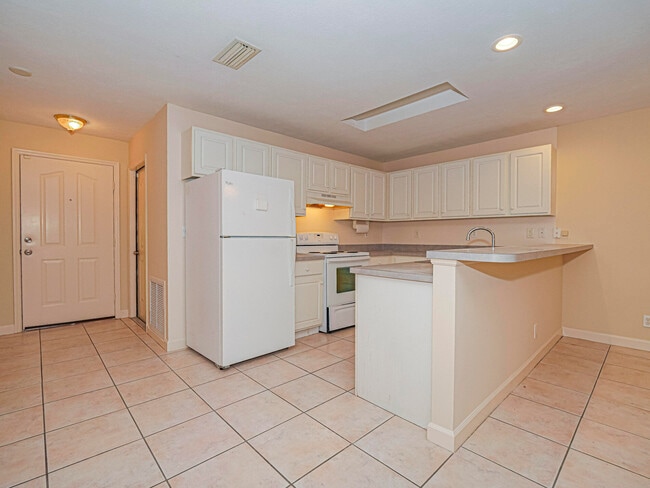 Building Photo - 301 S Wimbrow Dr