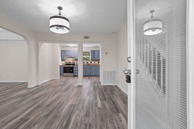 Building Photo - Beautiful home in Moss Point