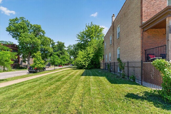 Building Photo - 3622 W Franklin Blvd