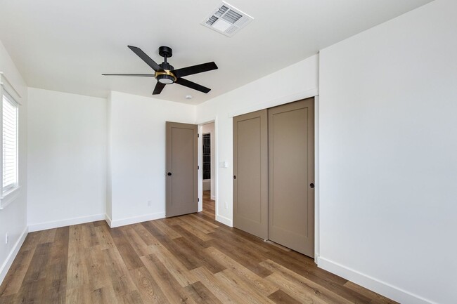 Building Photo - 1329