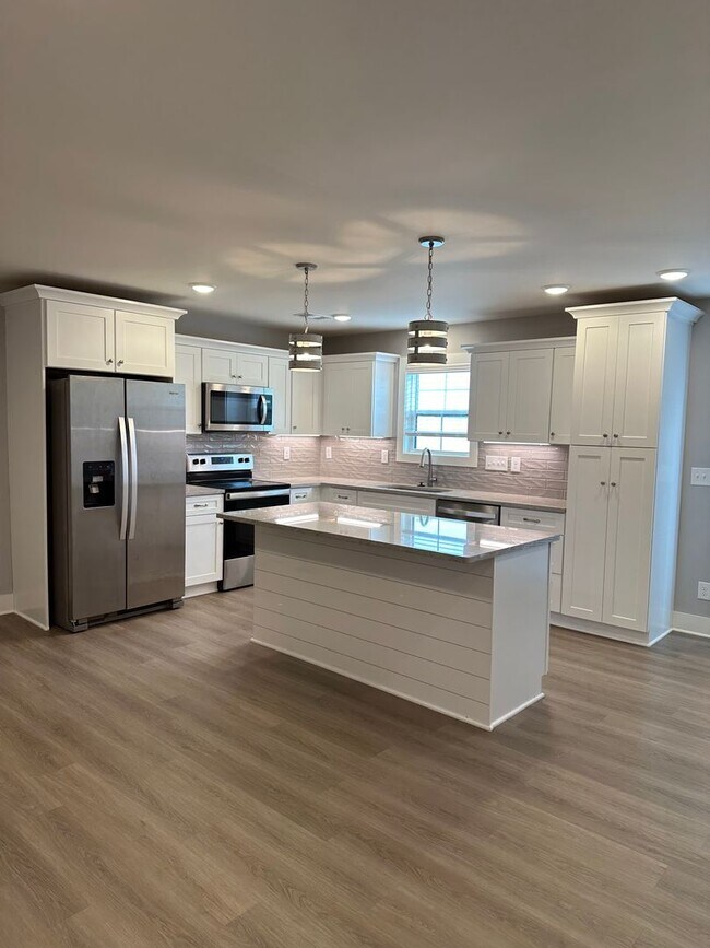 Primary Photo - TOWNHOME ON WEST SIDE NEAR FIVE OAKS GOLF ...
