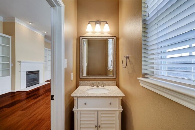Building Photo - 5022 Coral Gables Dr