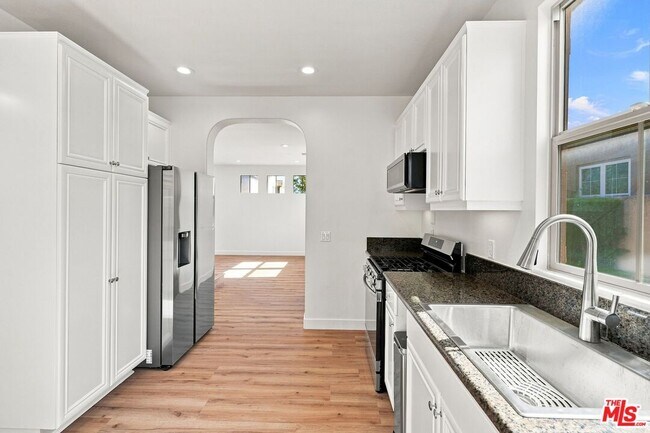 Building Photo - 20115 Pienza Ln