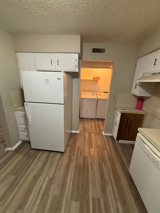 Building Photo - 641 N Betty Jo Dr