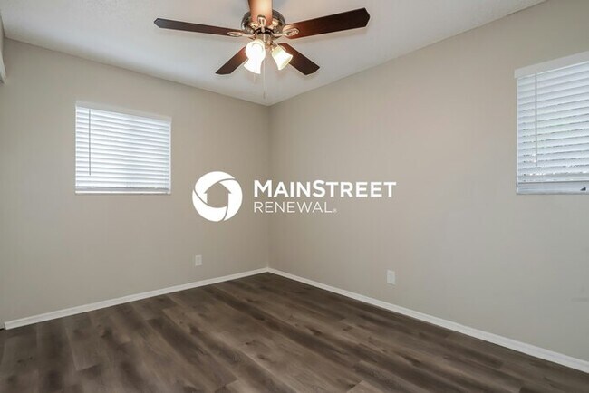 Building Photo - 3 Bedroom Pet-Friendly Home in Saint Petersburg, FL with Main Street Renewal