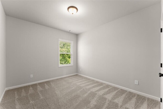 Building Photo - 4656 Silver Oak Dr SW