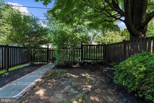 Building Photo - 218 Blenheim Rd
