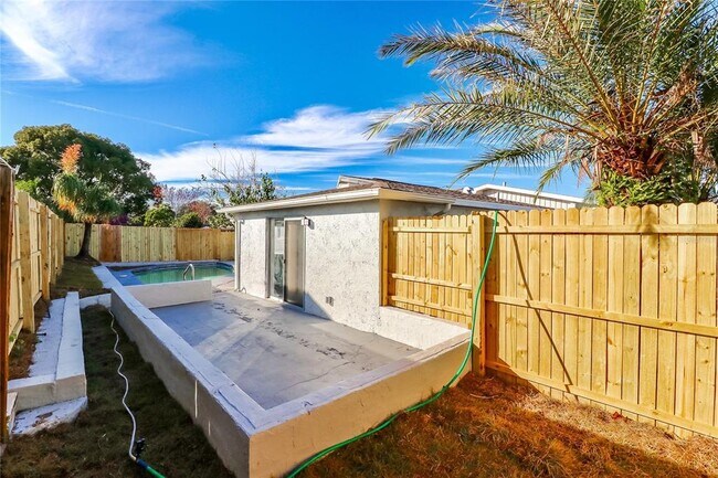 Building Photo - 6402 Bandura Ave