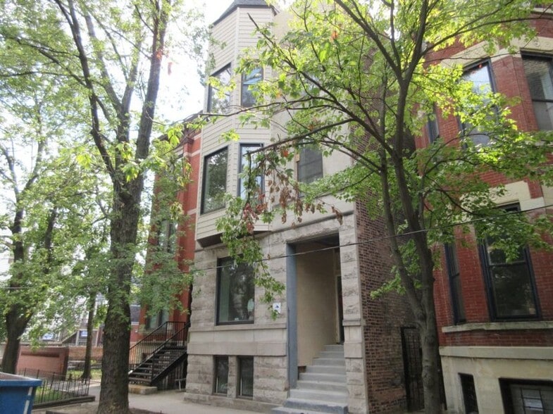 Building Photo - 2020 N Bissell St