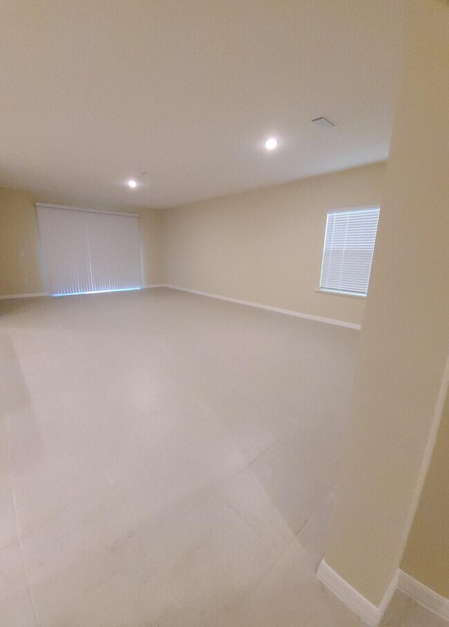 Building Photo - 2050 NW 247th Dr