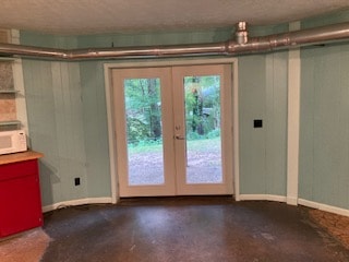 walk out door from master bedroom to backyard - 814 Tullahoma Dr