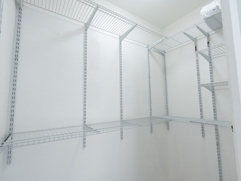 Building Photo - 88 King St