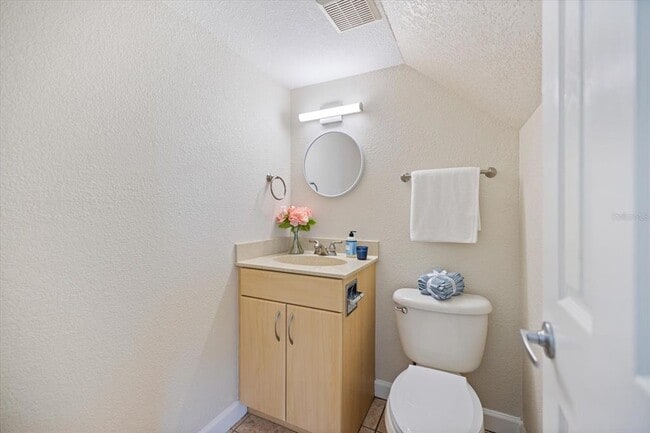 Building Photo - 960 Highland St