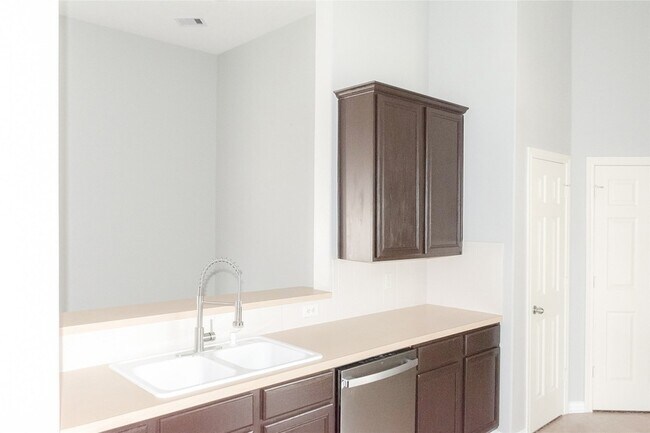 Building Photo - 822 Oak Lodge Ct
