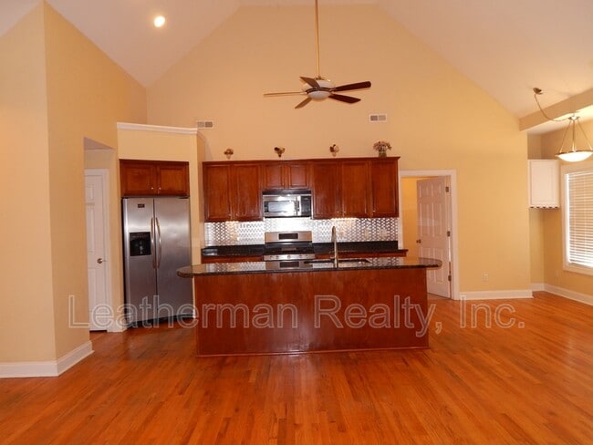 Building Photo - 441 Sterling Dr