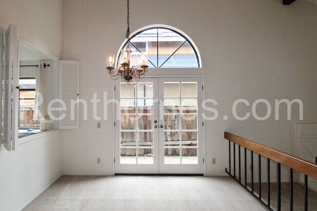 Building Photo - 13845 Davenport Ave