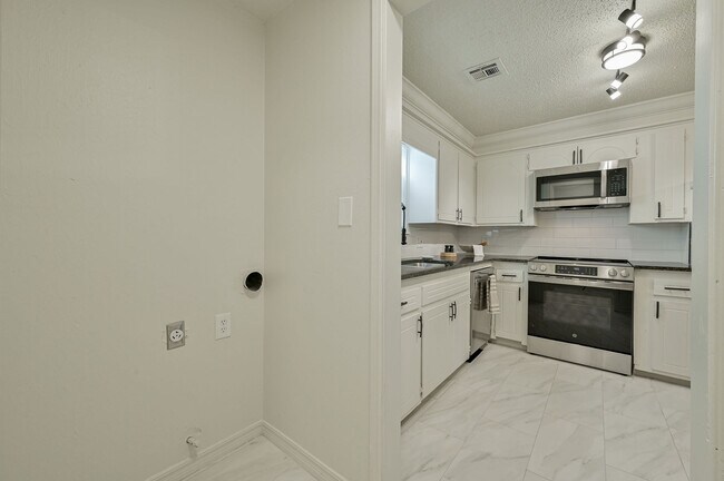 Building Photo - 121 NW 79th St