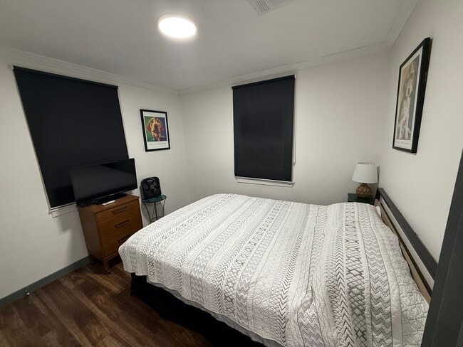 Queen Bedroom 1 w/ TV - 346 Orion St